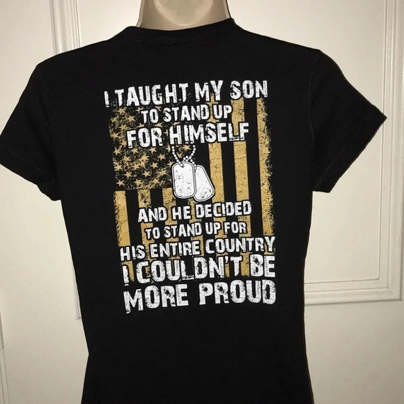Graphic Tee Size Medium Fitted V-Neck Top - Picture 2 of 3